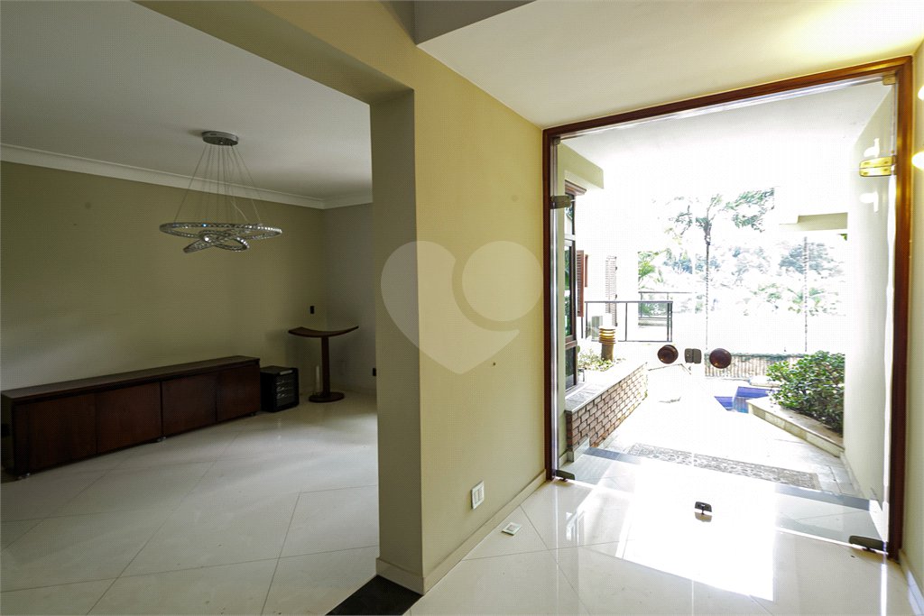 Casa com 4 quartos e ótimo espaço em local nobre no Alto da Boa Vista