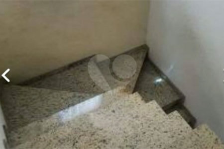 Casa com 205m² , 3 dormitórios , sendo todos suítes , 5 vagas , á venda no bairro Bangú em Santo André.