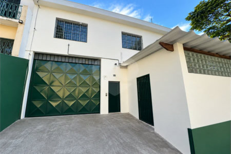 Galpão comercial/industrial com 627 m² no Bairro Planalto, em São Bernardo do Campo, próximo à Via Anchieta, com piso fabril, escritórios e mezanino.