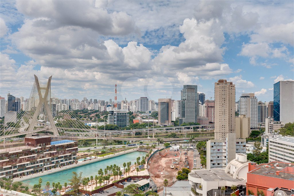 Apartamento à venda com 3 suítes em Real Parque, São Paulo, SP