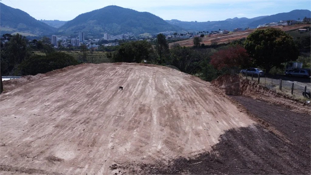 Terreno Amplo com 6.265m² e Acesso por Dois Níveis – Ótima Localização!