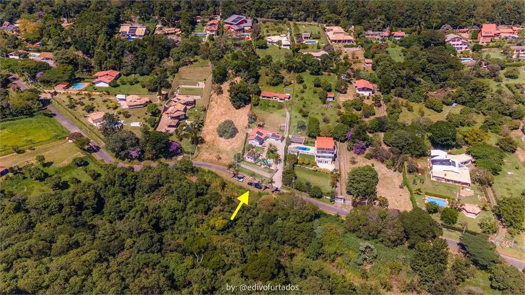 Casa à venda com 4 suítes no condomínio Vale da Santa Fé, Vinhedo - SP