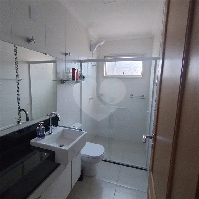 Apartamento em Atibaia com 2 dormitórios (1 suíte), 2 vagas de garagem, elevador, salão de festas, excelente localização
