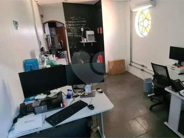Sobrado à venda com 11 quartos, sendo 5 suítes,  em Santana, São Paulo, SP