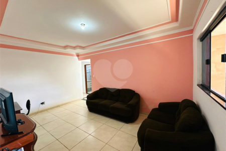 Casa á venda, com 03 Dormitórios, em São Carlos.