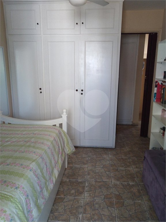 Apartamento duplex, espaçoso, ensolarado. Ideal para uma bela modernização.