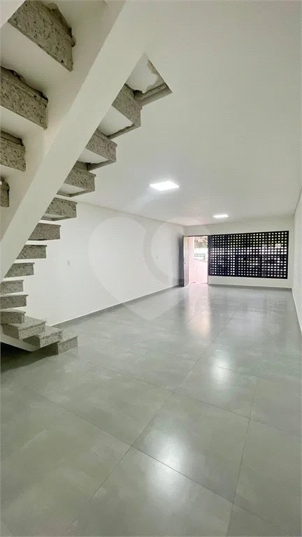 Sobrado com 3 andares, 350 m², 6 quartos, 2 suítes e 5 vagas para locação no Jardim Anália Franco!