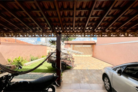 Sobrado à venda com 4 quartos, em Residencial Itamarati