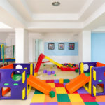 Apartamento com 2 dormitórios e 1 vaga em Nova Petrópolis, com piscina, academia, brinquedoteca, churrasqueira e portaria 24 horas. Excelente localização.