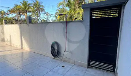 Casa à venda com 2 suítes em Indaiá, Bertioga, SP