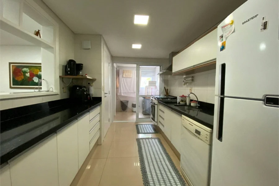 Apartamento à venda com 4 quartos, sendo 2 suítes, em Riviera de São Lourenço, Bertioga, SP