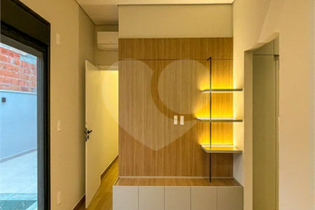 Indaiatuba - Condominio Sapezal - R$ 2.400.000,00 - Área Total 360,00 m² - Área Construída 213,32 m² - TÉRREA - 03 suítes sendo a master com closet; - Escritório; Lavabo; Cozinha com cooktop e planejados; Gourmet com churrasqueira; Ambientes preparados para ar condicionado; Piscina com cascata,