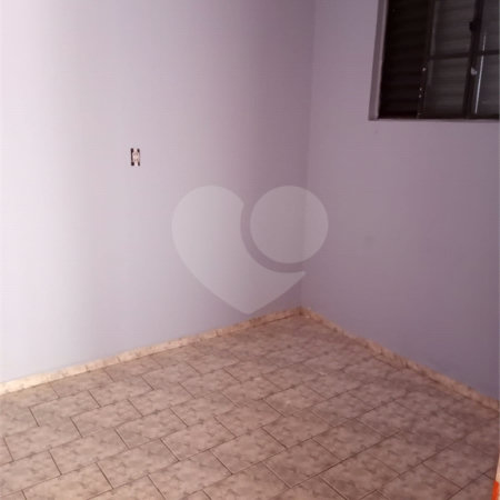 Sobrado com 5 dormitórios.