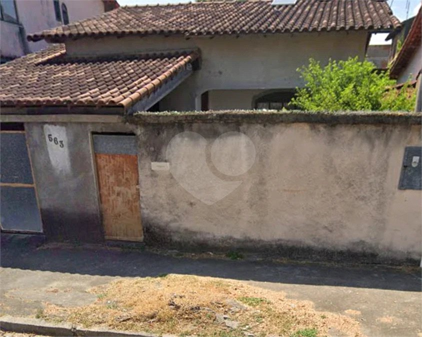 CASA LINEAR PRECISANDO DE REFORMA, 2 QUARTOS COM SUÍTE À VENDA, 121M² DE AREA CONSTRUIDA- CAMPO GRANDE