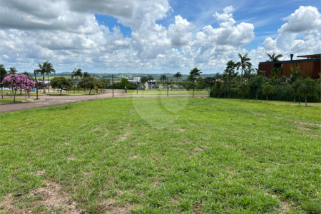 Terreno no condomínio Damha Golf em frente área de lazer com 1.404,40 m²