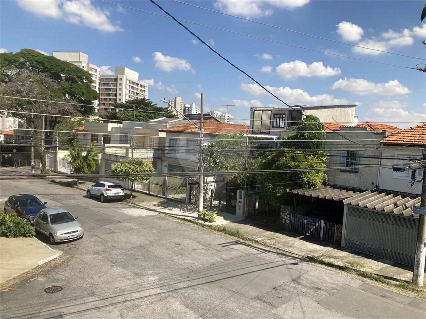 Casa com 4 dormitórios na Saúde.