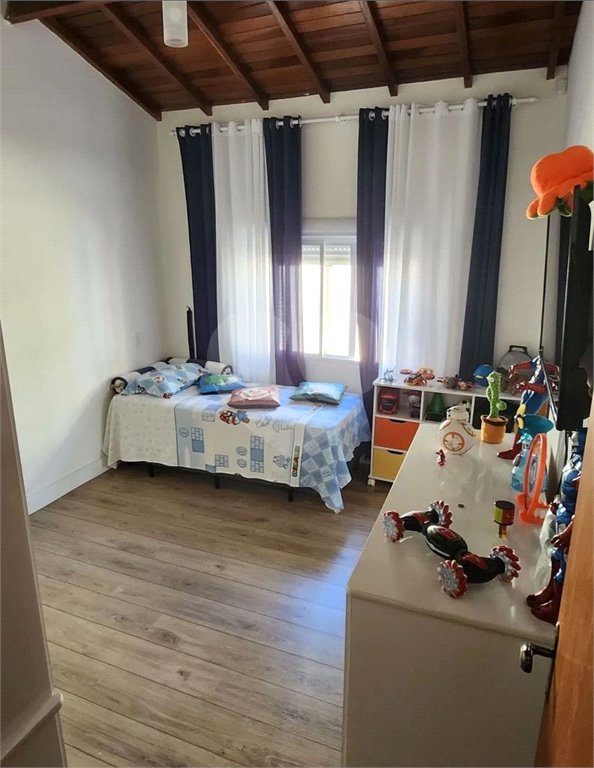 CASA EM CONDOMÍNIO FECHADO COM 220M² Área Construída e 1500m² de Area Total com 4 Suítes. Cond Village de Atibaia - Atibaia -Sp