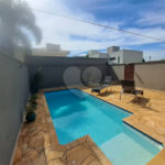Linda Casa 3 dormitórios com piscina - R$ 950.000,00