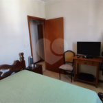 Vende-se apartamento de dois dormitórios no Edifício Marseille, no Centro de Piracicaba;