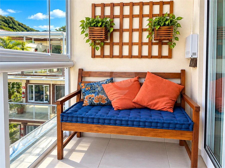 Casa à venda com 2 quartos, sendo 1 suíte, no condomínio Scarlatt, São Sebastião - SP