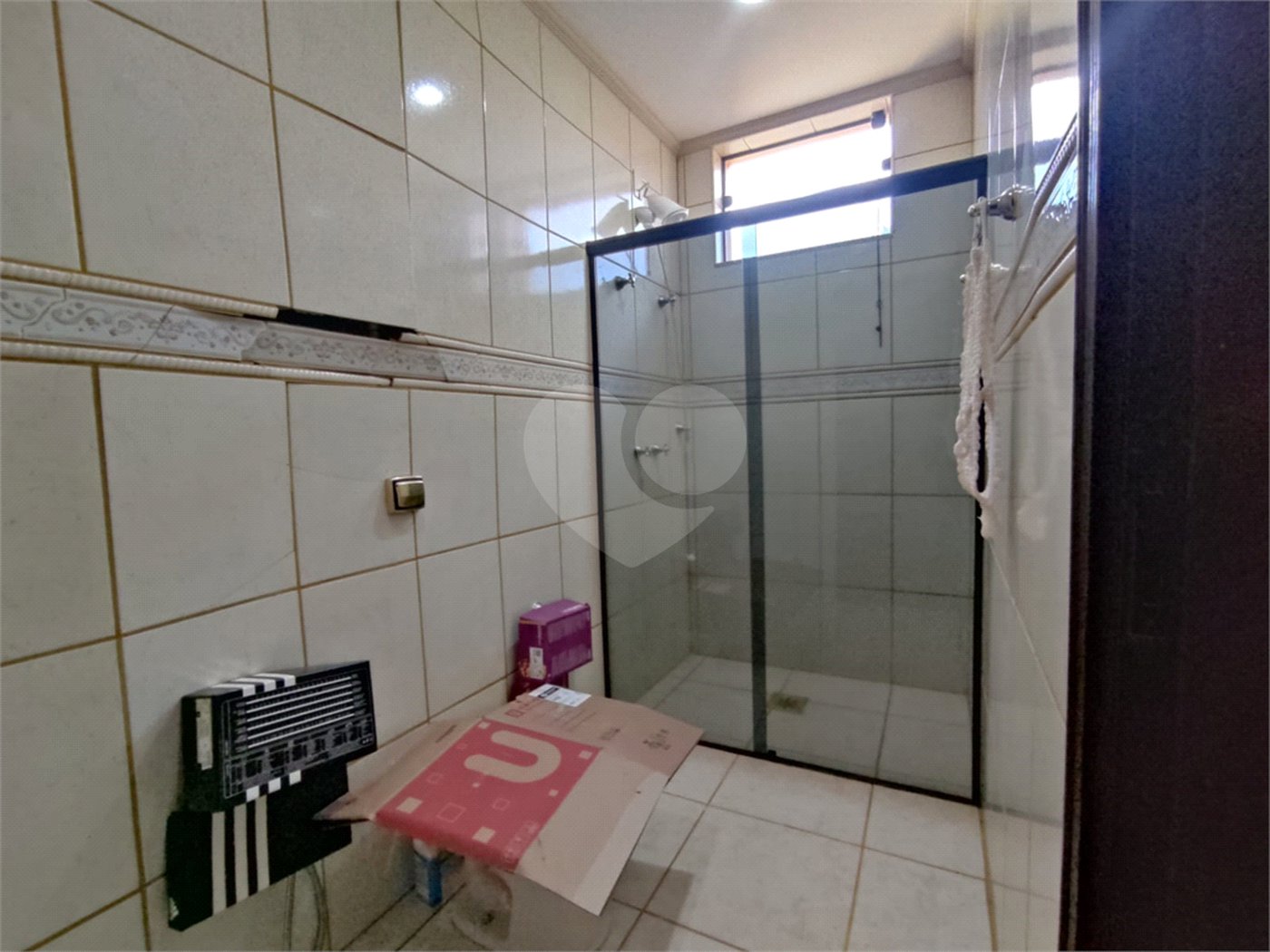 Sobrado espaçoso com 3 quartos,no Parque Fehr á Venda!