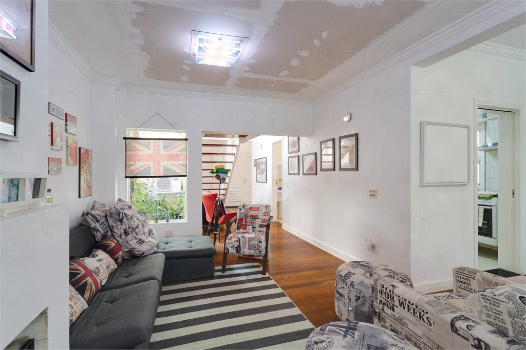 Casa à venda com 4 quartos, sendo 2 suítes, no condomínio Villa Franz Schubert, São Paulo - SP