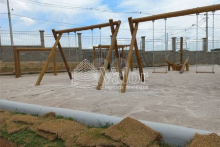 Terreno plano no Condomínio Villeneuve, com 250,00 m² de área total.