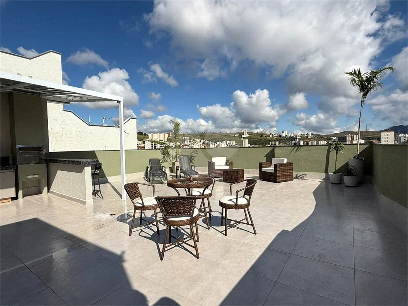 Vendo Apartamento Novo – 80m² de Conforto e Praticidade!