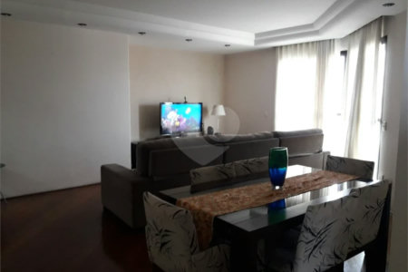 Apartamento com 136m² , 3 dormitórios , sendo 1 suíte , 2 vagas , à venda na Vila Prudente.