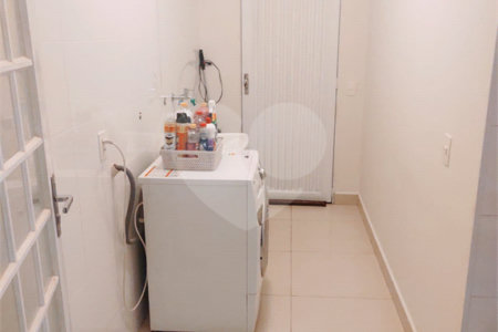 Casa térrea com 2 dormitórios.