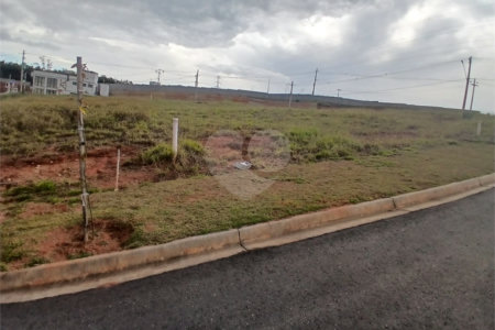 Lote com 376 m² à Venda em Condomínio Fechado