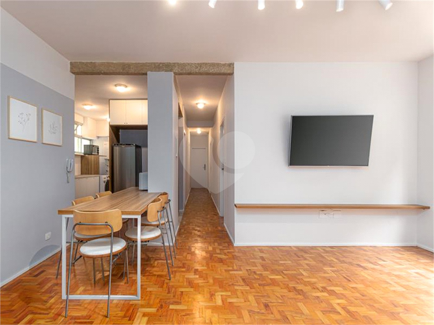 Excelente oportunidade para reformar e ficar com o apartamento dos seus sonhos!