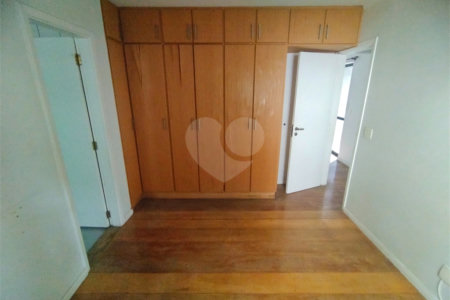 Apartamento na Saúde - 2 quartos com 1 suíte, varanda e 2 vagas