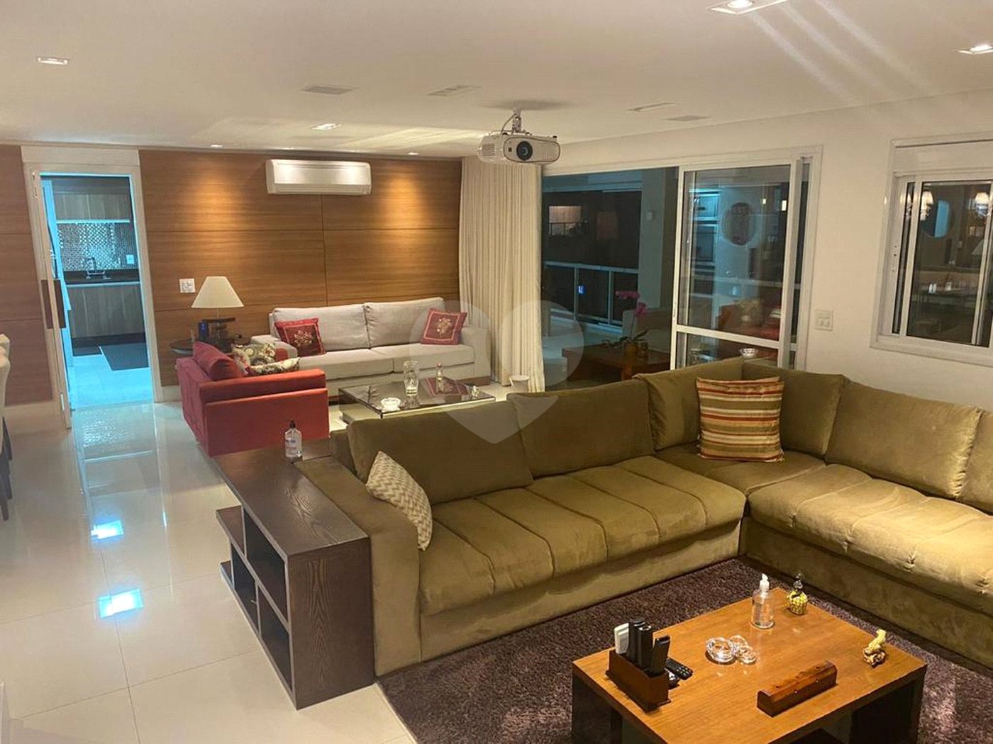 Condomínio clube, Apartamento na Mooca com 204 m² Com 3 suítes e 4 Vagas.