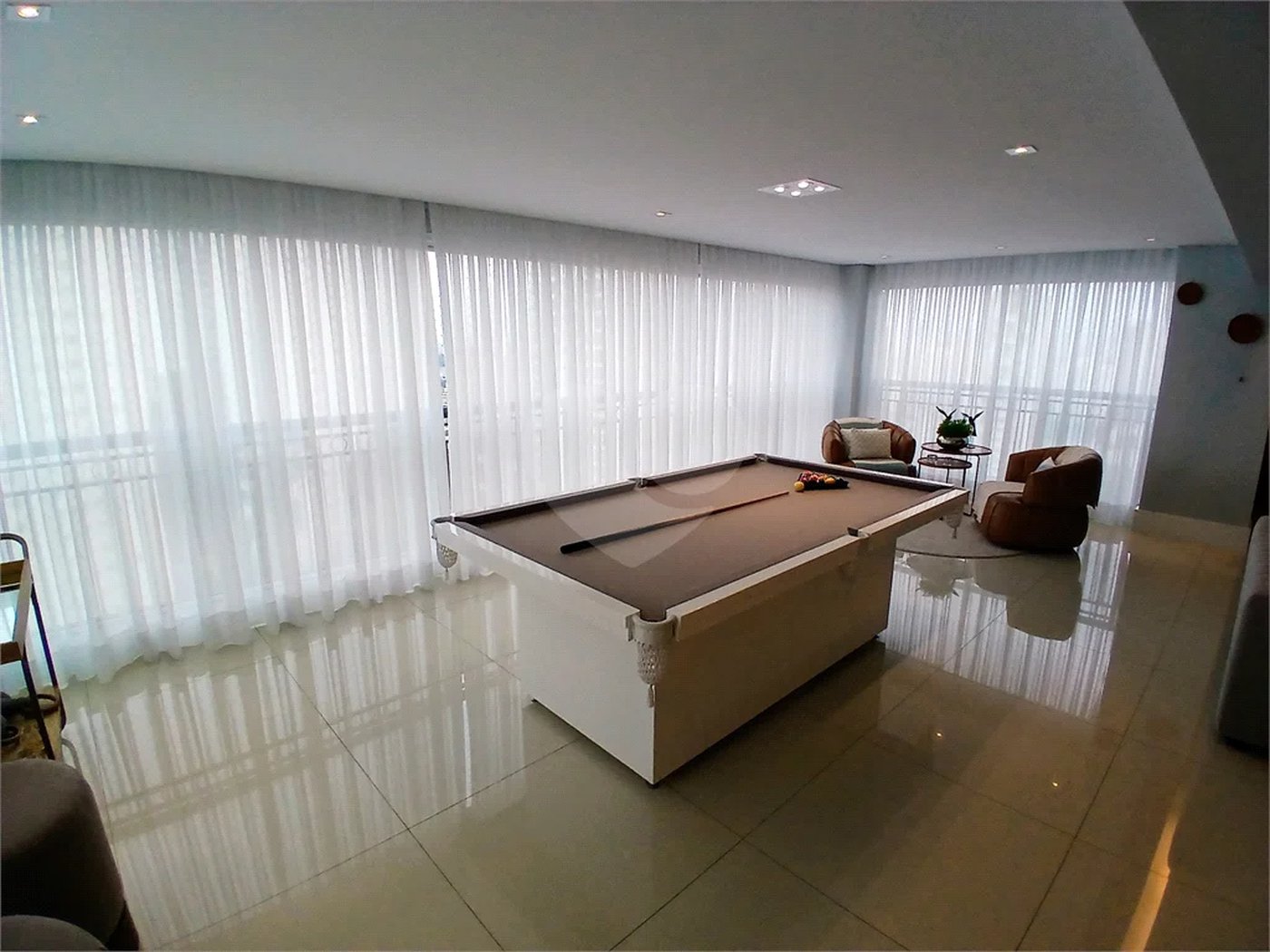 Santana Alto Padrão/Porteira Fechada, Apto. 260 m² 4 Suítes, 5 vagas 2 depósitos privativos