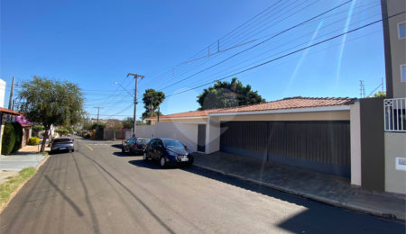 Casa à venda com 3 quartos, sendo 2 suítes,  em Cidade Jardim, São Carlos, SP