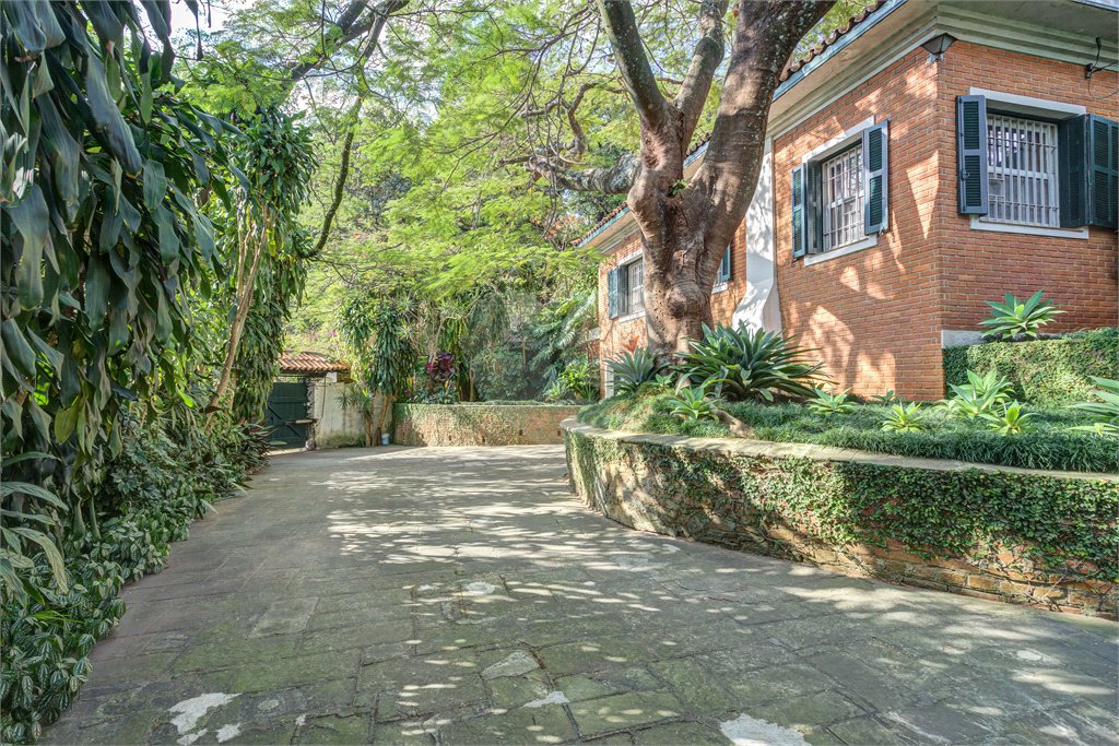 Casa à venda com 6 quartos, sendo 4 suítes, em Guarapiranga, São Paulo, SP