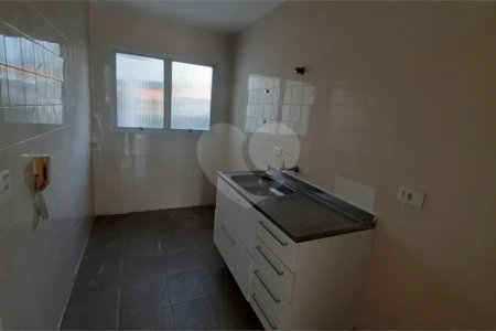 Apartamento de 1 quarto, no térreo, com garagem, para locação no Cambuci