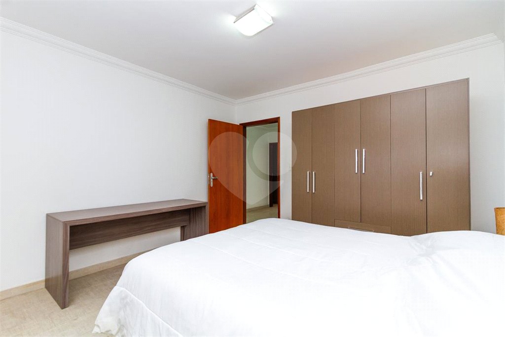 Casa Sobrado à venda com 342 m², 3 dormitórios, sendo 2 suítes, 4 vagas na Vila Mariana - São Paulo.