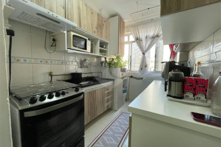 Apartamento á venda na Bela Vista com 57m² reformado e com armário embutido.
