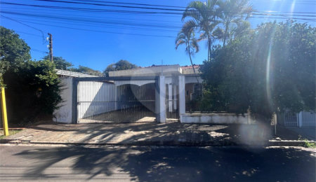 Casa à venda com 3 quartos, sendo 1 suíte,  em Jardim São João Batista, São Carlos, SP