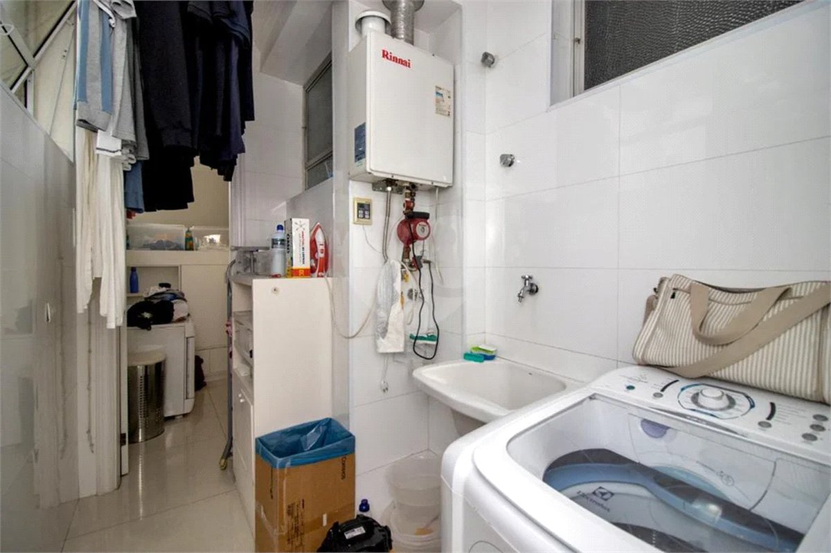 Cobertura Itaim 260 m2 , 3 suítes e 2 vagas de garagem