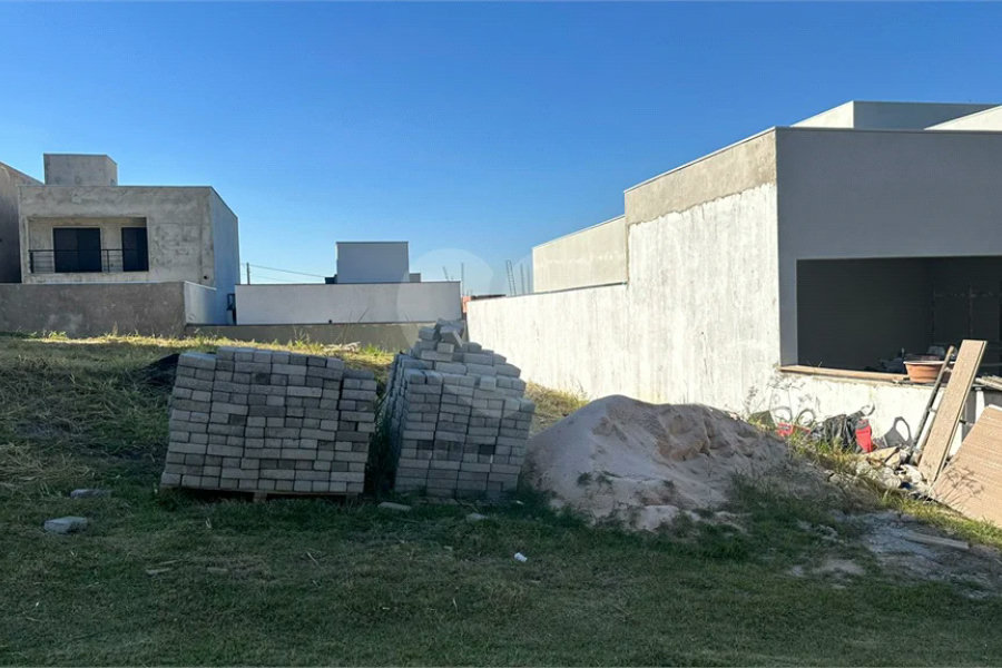 Terreno à venda no bairro Ondinhas, Condomínio Soleil em Piracicaba/SP.
