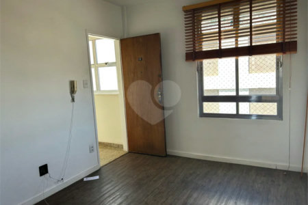 Onde o sossego encontra a praticidade: Seu novo refúgio no Planalto Paulista!Andar alto,vista privilegiada, 2 dormitorios,1 sala,cozinha e banheiro,SEM VAGA.