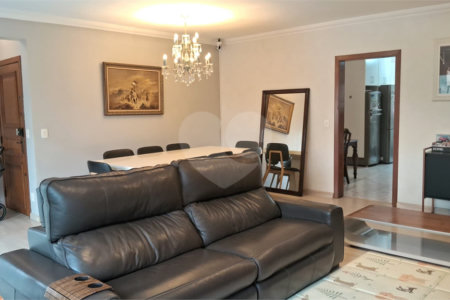 Apartamento a venda na Aclimação com 4 dormitórios e 2 vagas.