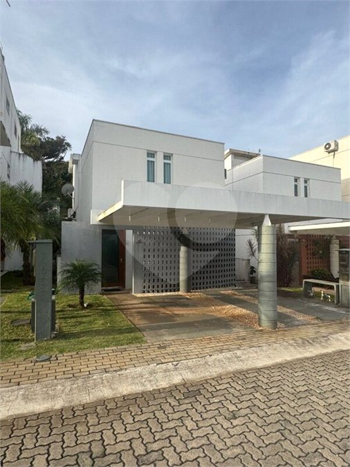 Indaiatuba- Vila Aurora -Condomínio Palm Tree Residence -Venda e Locação - R$ 7.000,00 - condominio - R$ 877,44- IPTU - R$ 211,64 - Pavimento Térreo: Sala de estar, sala de jantar, wc, cozinha, área de serviço, despensa. Pavimento Superior: Suíte com varanda e closet, 02 dormitórios e wc.social