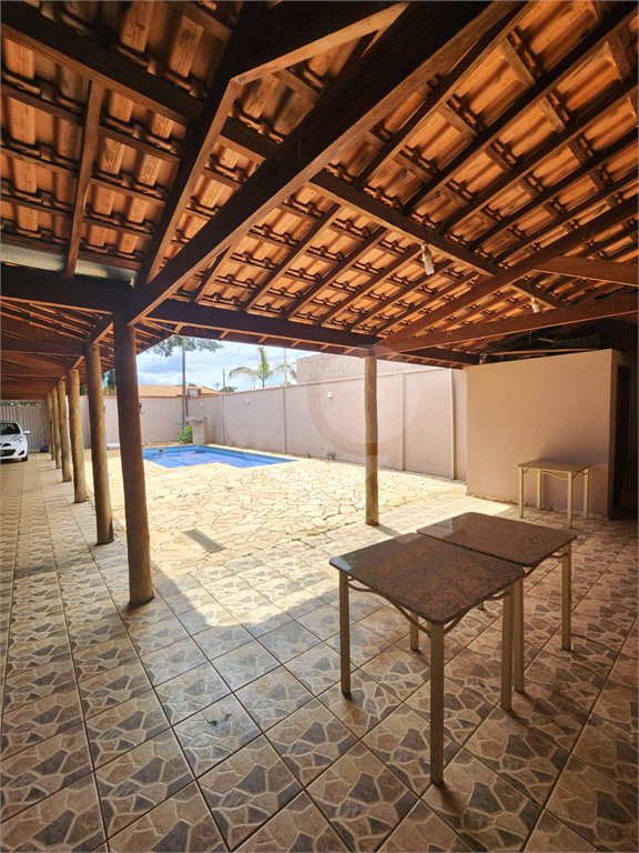 Casa à Venda - Estância Lagoa Dourada, Brotas-SP