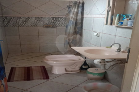 Sobrado à venda com 3 quartos, sendo 1 suíte, em Parque Residencial Maria Stella Faga, São Carlos, SP