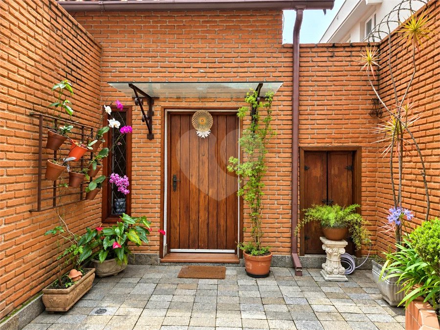 Sobrado com cinco quartos sendo 3 suites 4 vagas| R$ 3.300.000 no Alto da Boa Vista - São Paulo