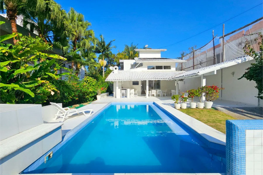 Casa à venda com 4 quartos, sendo 3 suítes,  em Riviera de São Lourenço, Bertioga, SP
